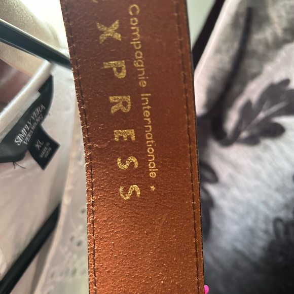 Express leather belt with pearl embellishment - Picture 2 of 3